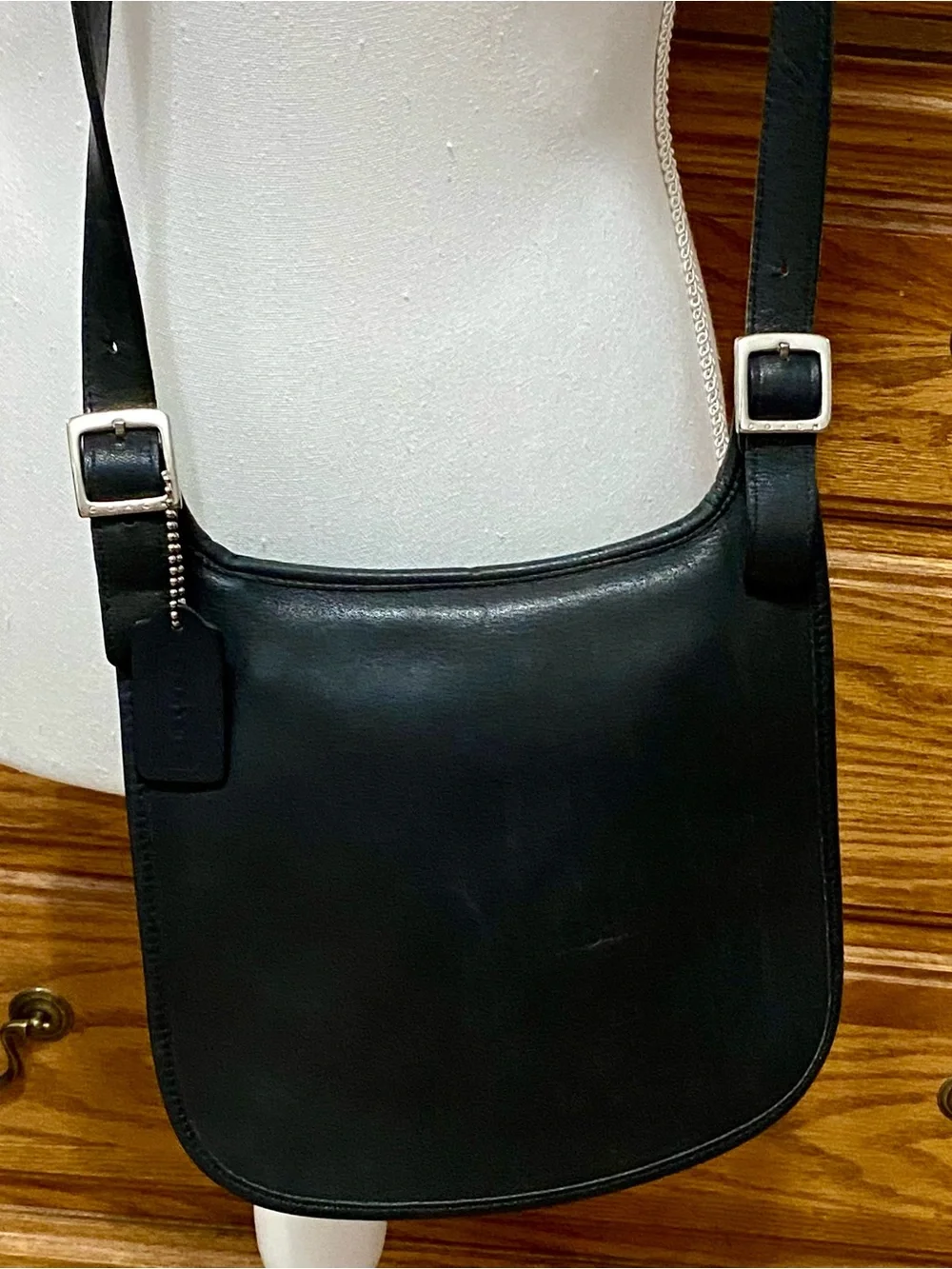 Vintage Coach Slim Hippie Flap Black Leather Crossbody Handbag Adjustable 9135